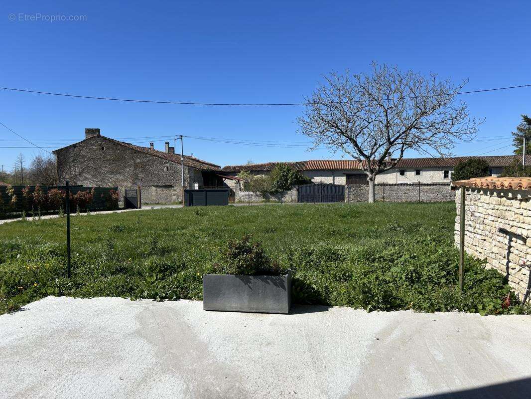 Maison à CHEF-BOUTONNE