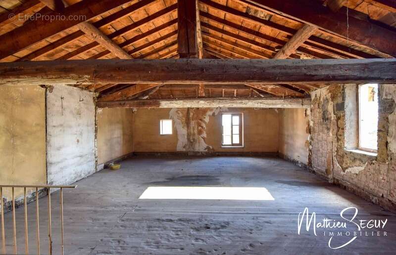 Appartement à GREZIEU-LA-VARENNE