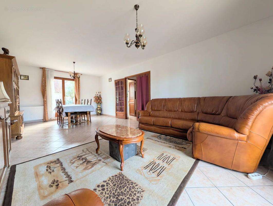 Maison à LES CLAYES-SOUS-BOIS