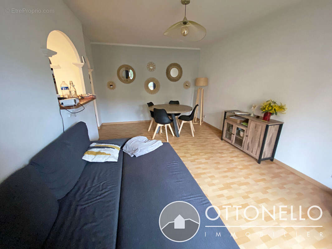 Appartement à ROQUEBRUNE-SUR-ARGENS