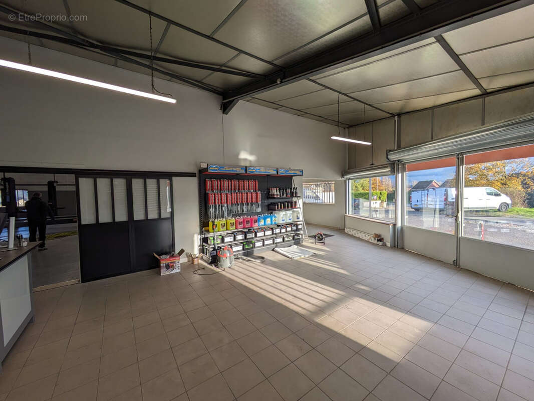 Commerce à L'ISLE-D'ABEAU