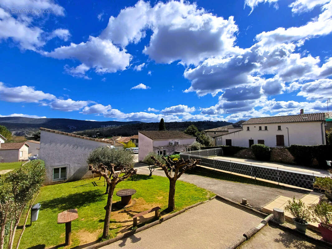 Appartement T4, vue, terrasse et parking (Chataignier), résidence fermée avec piscine et terrain de pétanque - photo 10