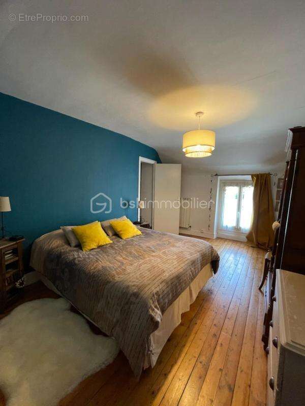VERT-LE-PETIT – Maison de caractère rénovée avec garages et dépendances - photo 17