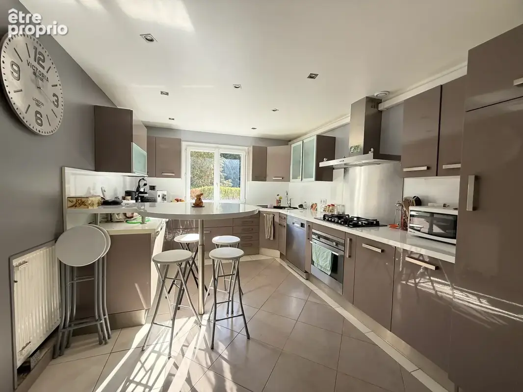 Maison familiale 207m 2, 4 chambres et véranda. - photo 3