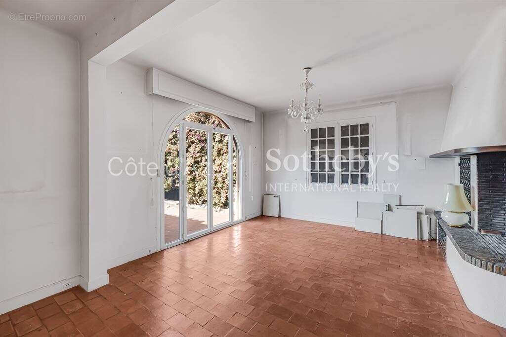 Cannes, Croix des Gardes : Projet de villa contemporaine 370 m² avec piscine et vue mer - photo 5