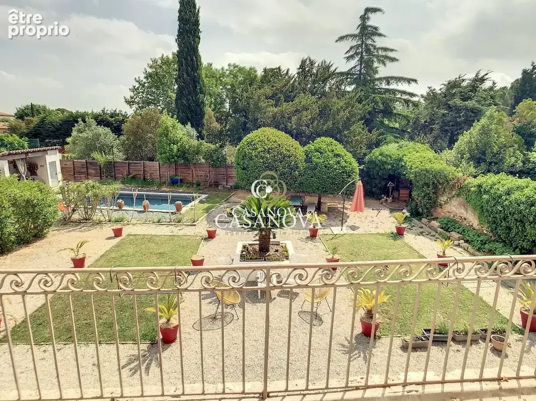 Charme & authenticité ! BATISSE de CARACTERE datant de 1789 proposant 350 m² avec jardin et piscine. Idéale pour un PROJET D'ACC - photo 11