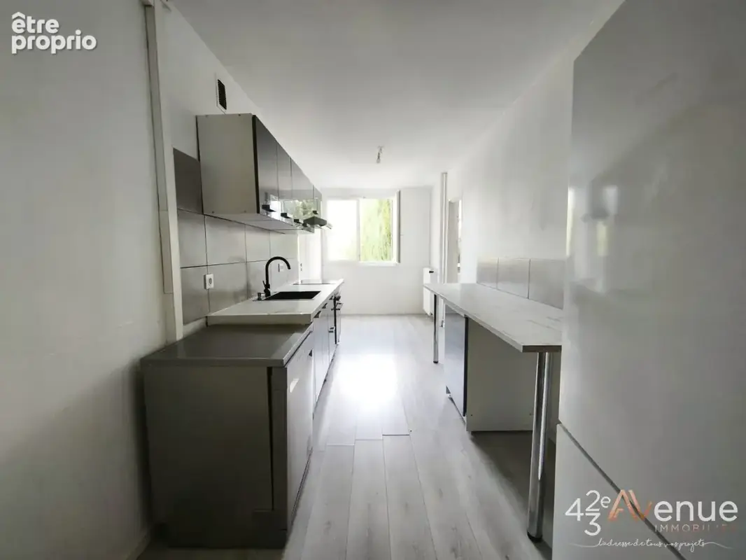 Appartement 96 m² à Saint-Etienne  - photo 7