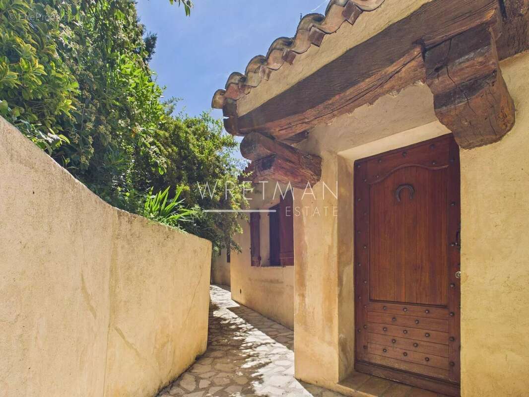 Maison à TOURRETTES-SUR-LOUP