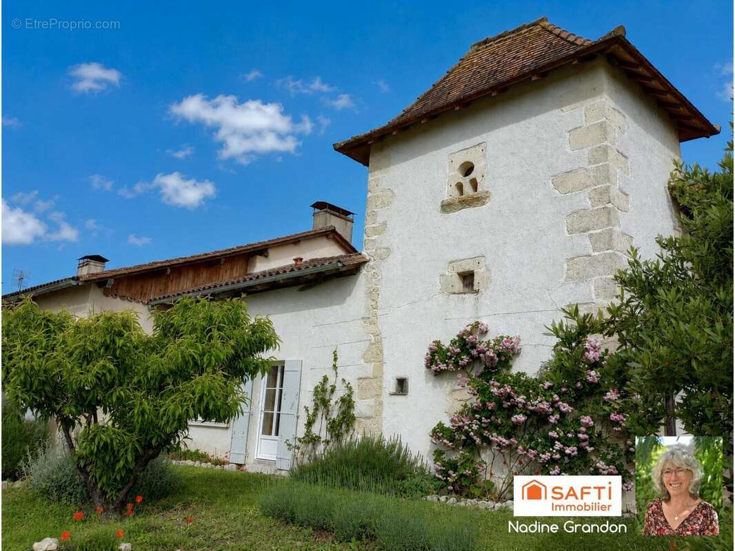 Maison 208 m² à Les Essards  - photo 2