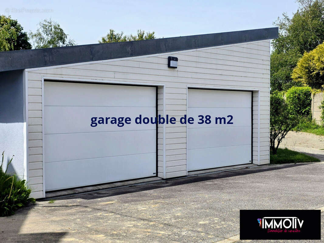 son garage double de 38 m2 - Maison à LOCMARIA-PLOUZANE