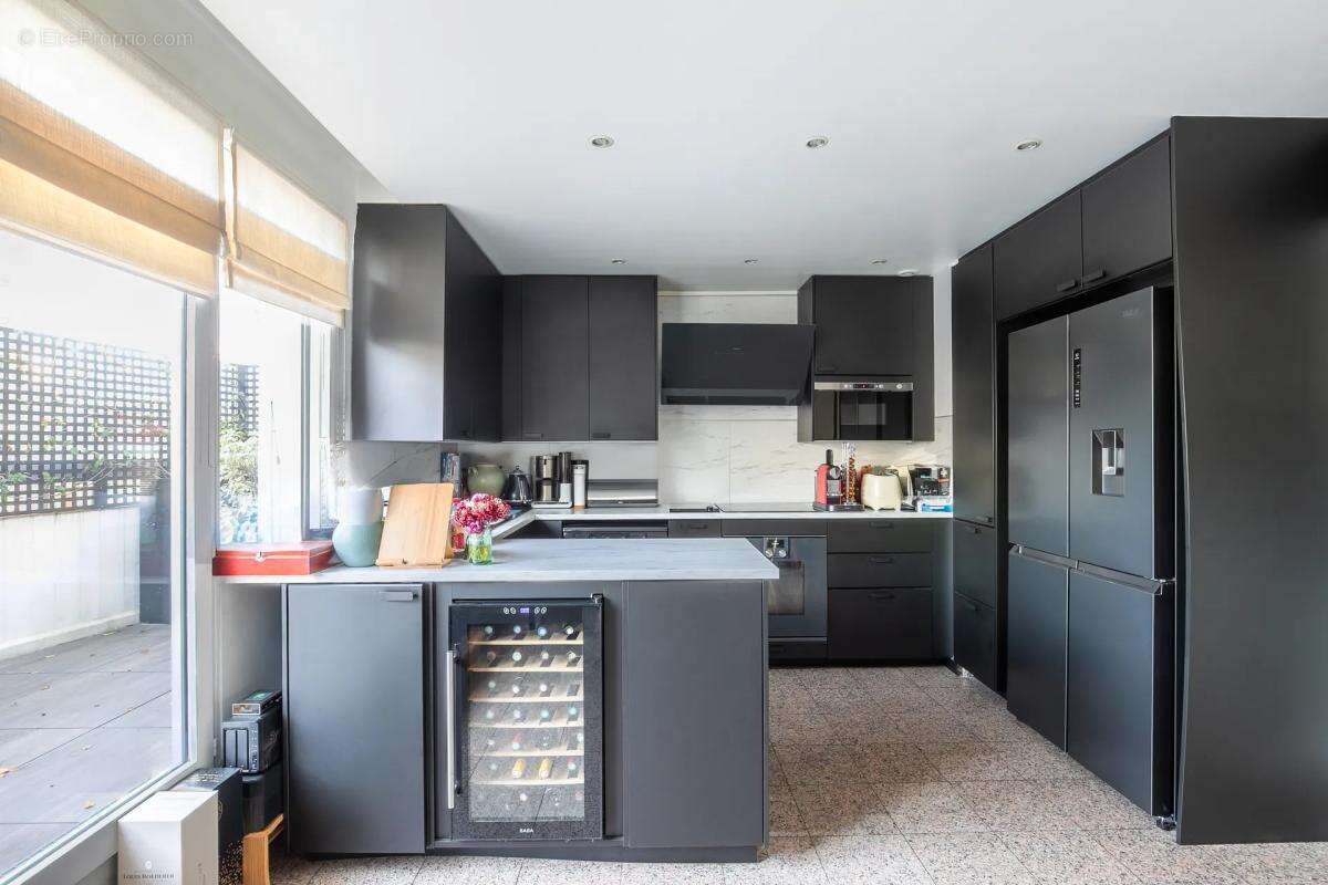 Appartement à COURBEVOIE