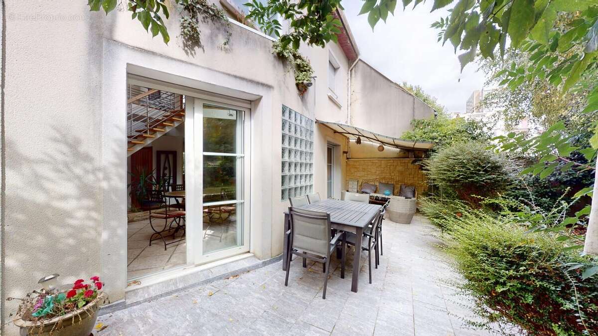 Maison à LES LILAS