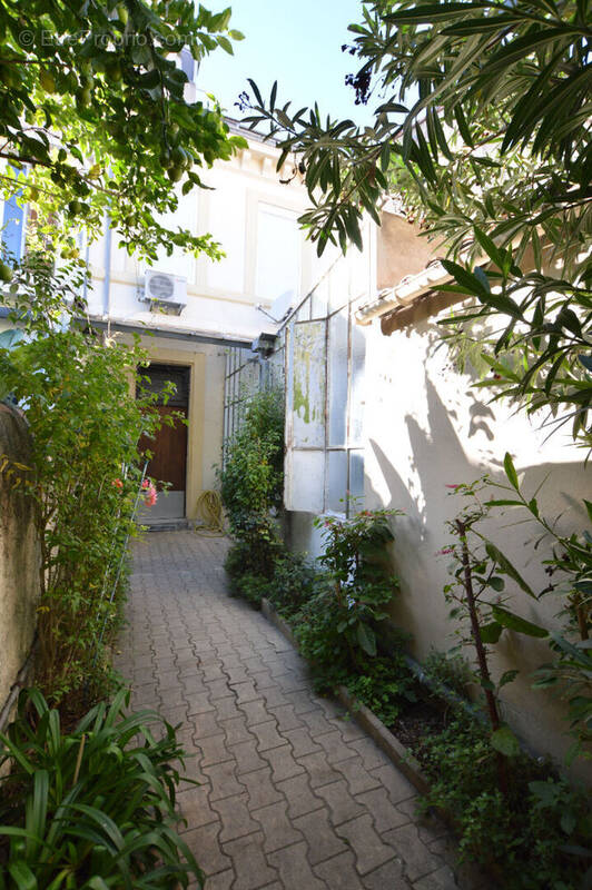 Appartement à MARSEILLE-4E