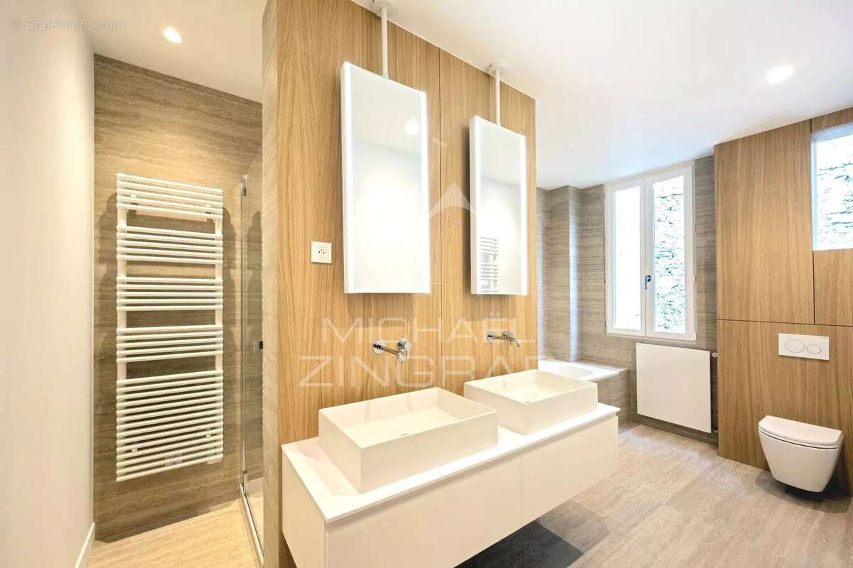 Appartement à PARIS-8E