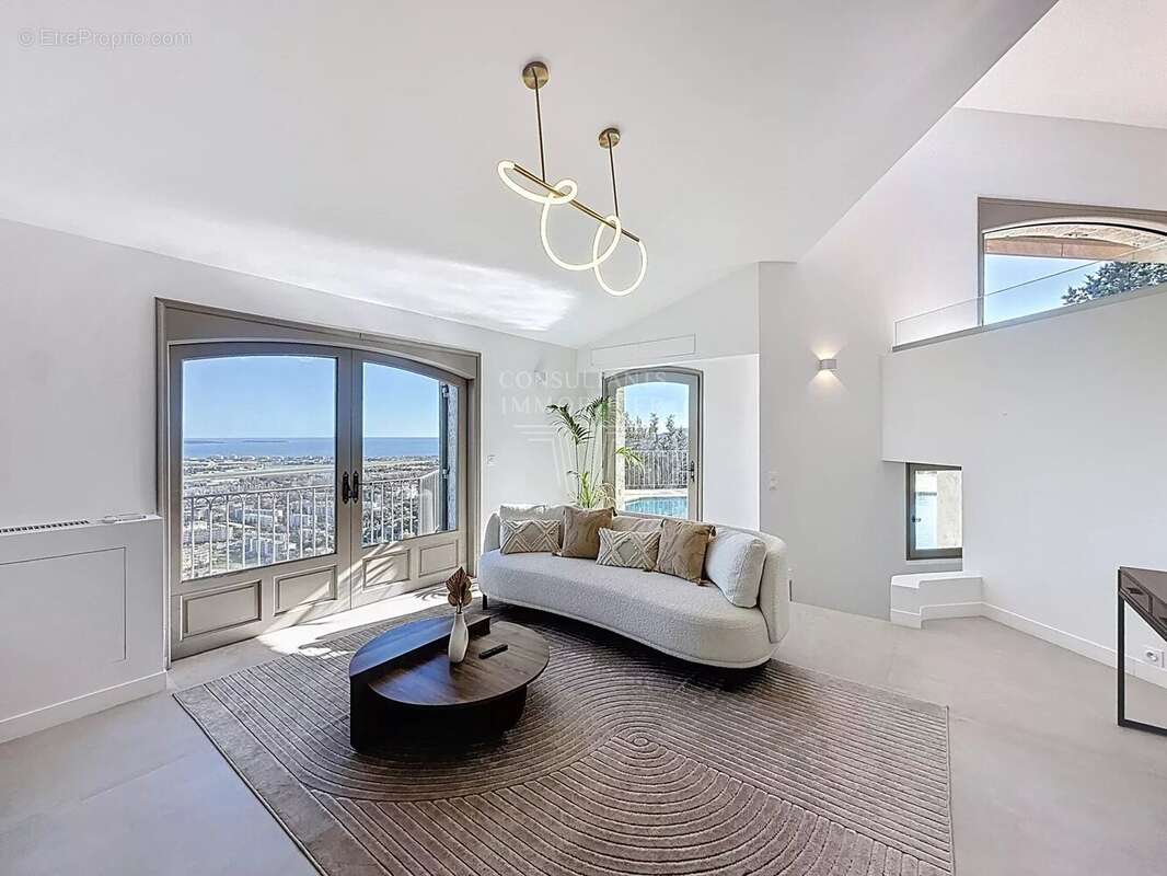 Maison à MANDELIEU-LA-NAPOULE