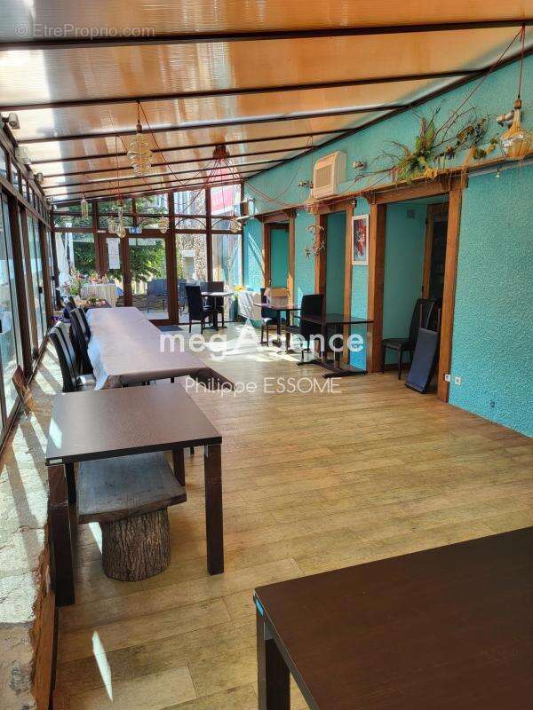 Commerce à SAINT-PIERRE-DE-TRIVISY