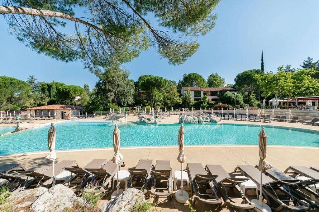INVESTISSEMENT LOCATIF  GROSPIERRES  Résidence Tourisme Pierre & Vacances Village Le Rouret - 5,58 % de rentabilité - photo 7
