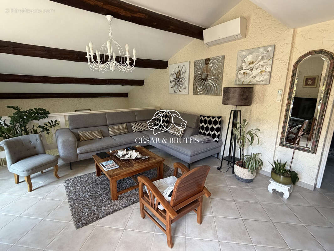 Maison 225 m² à Borgo  - photo 3