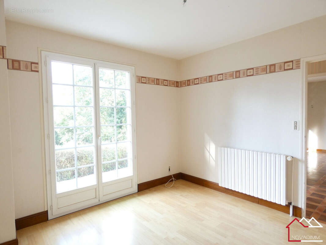 Maison 135 m² à Saint-Front-De-Pradoux  - photo 5