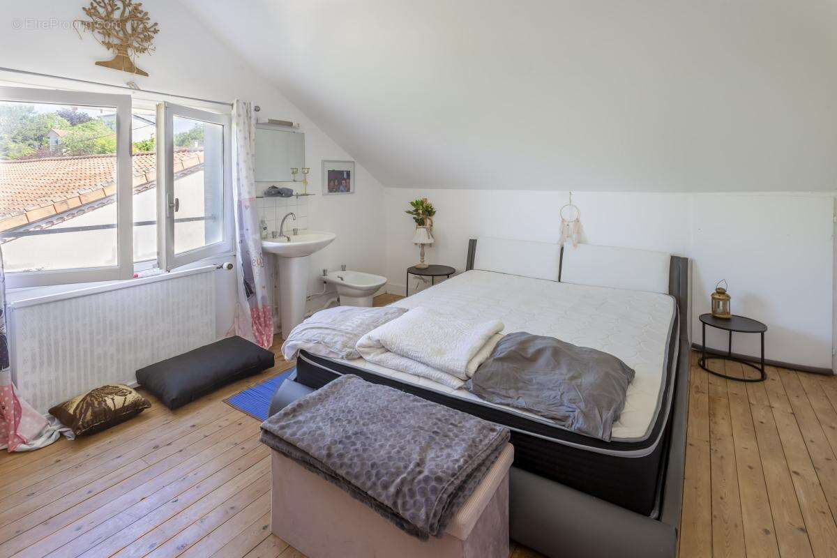 Maison à RUELLE-SUR-TOUVRE