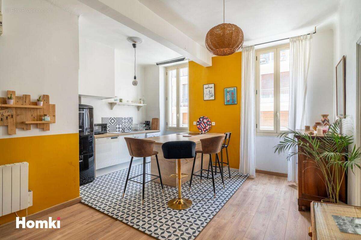 Appartement à MARSEILLE-1E