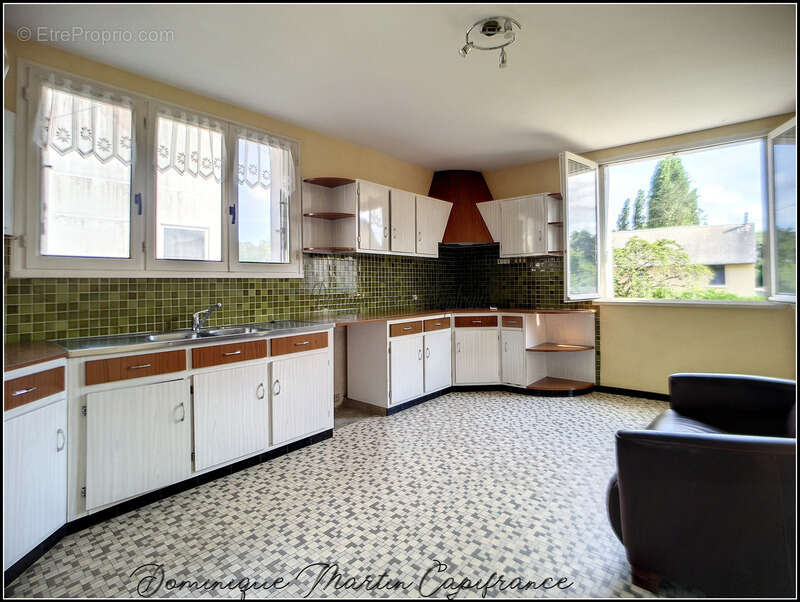Dpt Sarthe (72), à vendre LA CHARTRE SUR LE LOIR maison P6 de 132,48 m² - Terrain de 629,00 m² - cave-balcon- terasse - photo 2