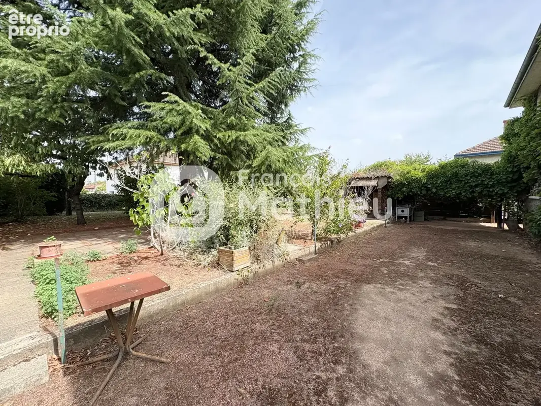 Villars les Dombes : Maison sur sous-sol complet 94m2 hab - 3ch - garage 41m2 - terrain 892m2 - photo 2