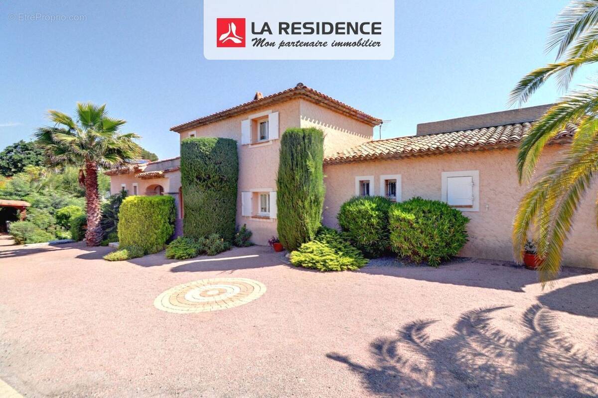 Maison à ROQUEBRUNE-SUR-ARGENS