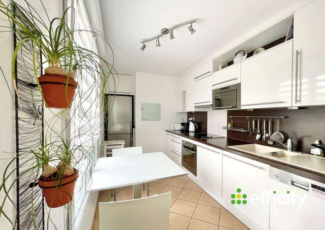 Appartement à SAULX-LES-CHARTREUX