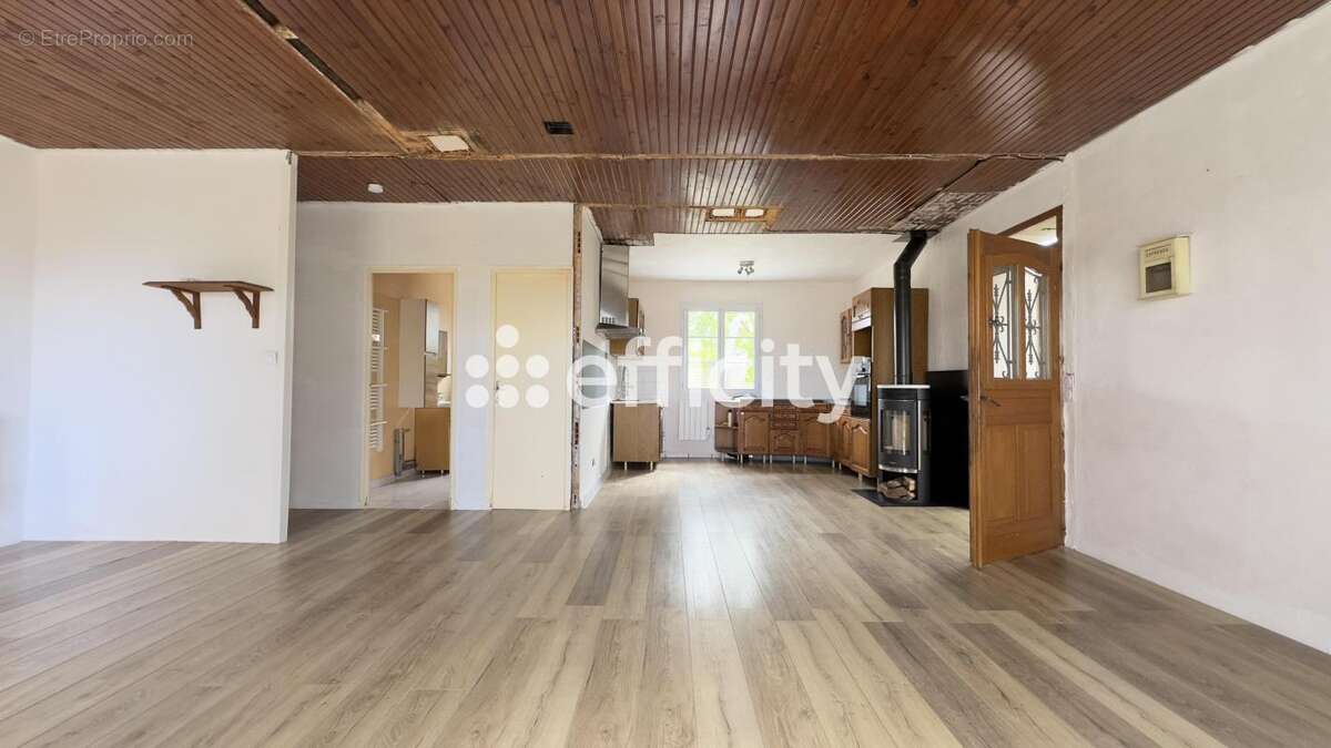 Maison à SAINT-BARTHELEMY-LE-PLAIN