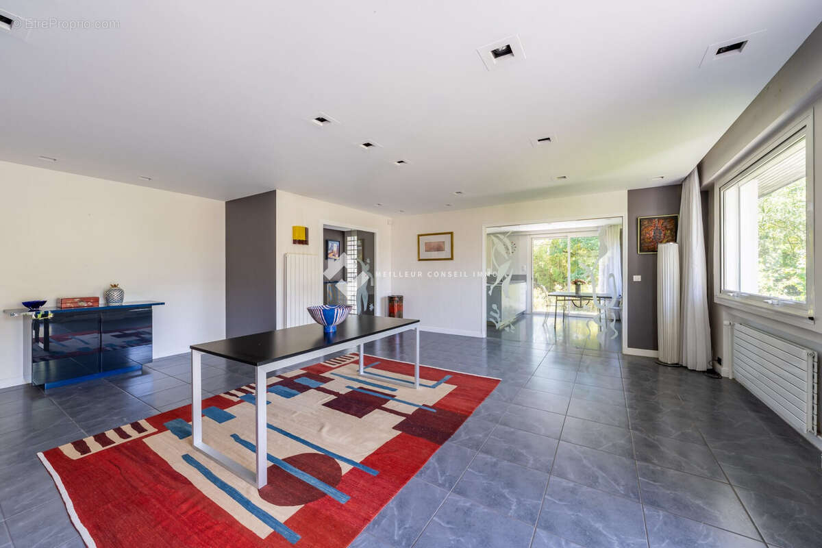 Maison 259 m² à Dammarie-Les-Lys  - photo 6