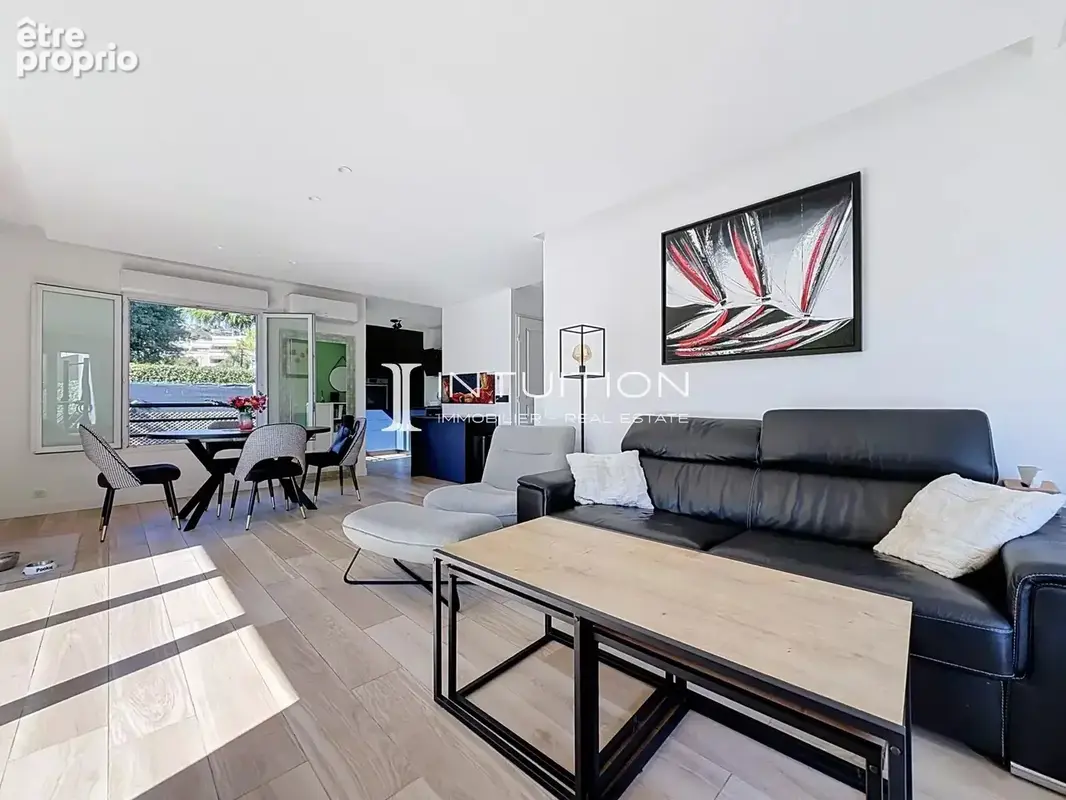 Golfe-Juan : Vaste appartement rez-de-jardin dans un immeuble de standing avec piscine - photo 10