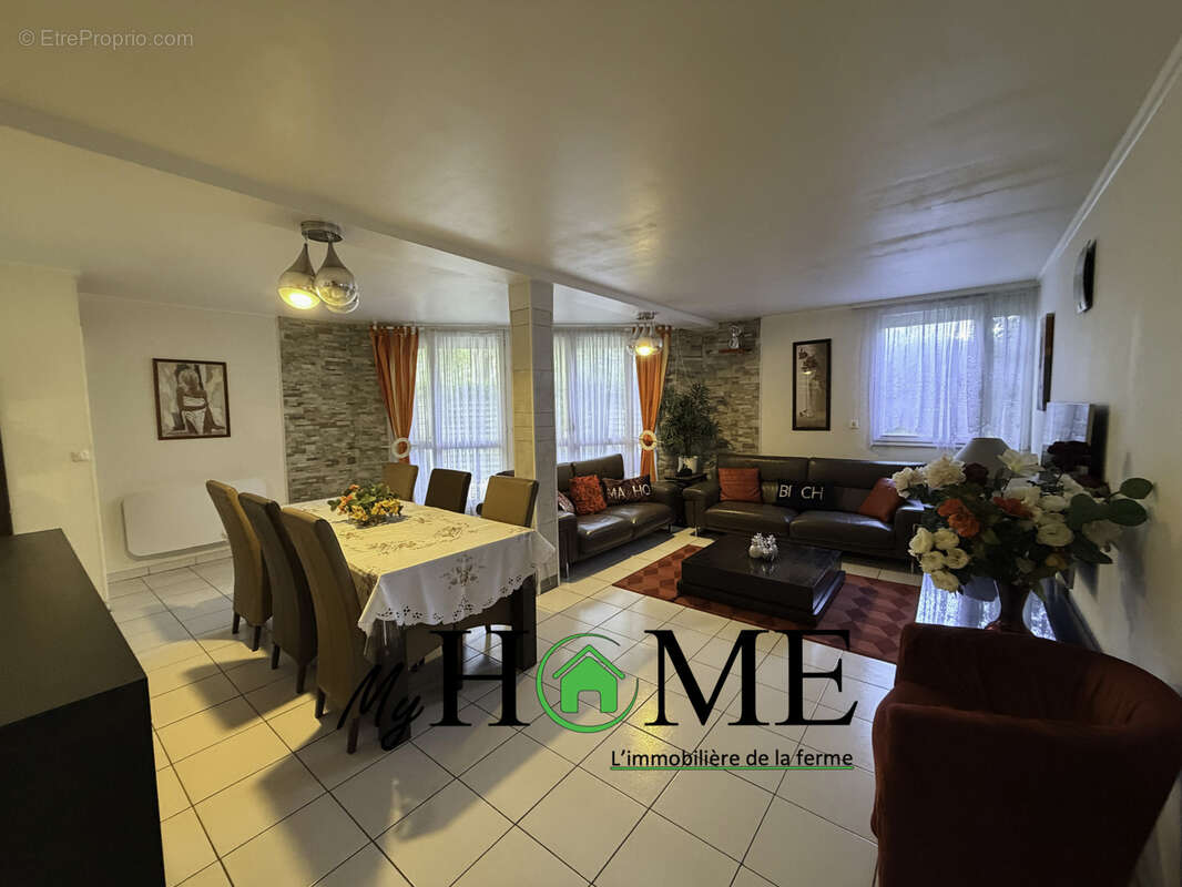 Appartement à SAVIGNY-LE-TEMPLE