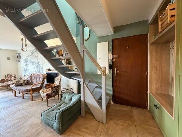 Appartement à SAINT-GENEST-LERPT