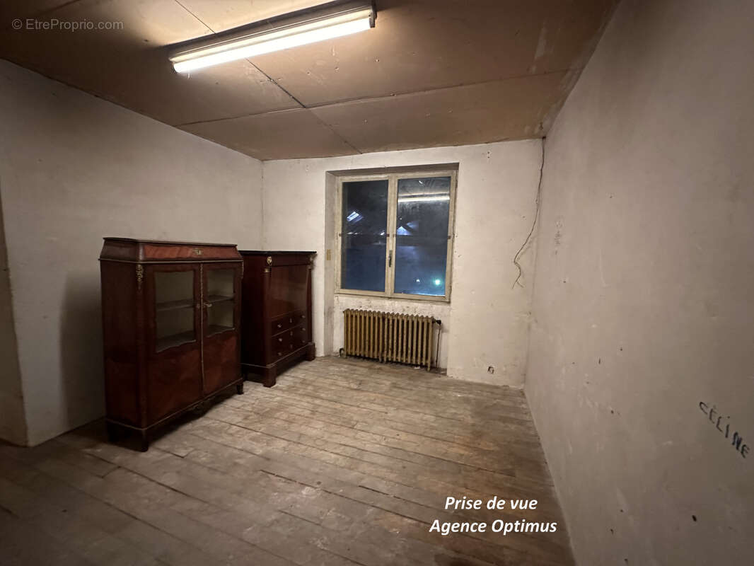 A vendre : Maison de ville à rénover avec dépendances, VILLENEUVE LA GUYARD - photo 10