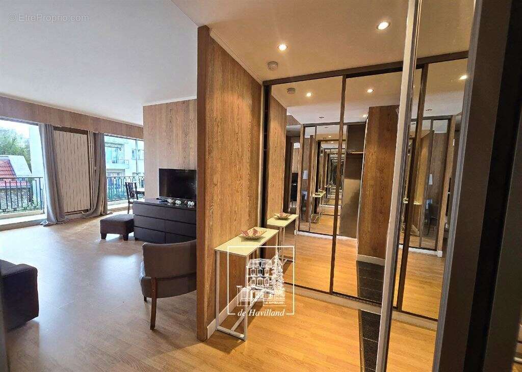 Appartement à NEUILLY-SUR-SEINE