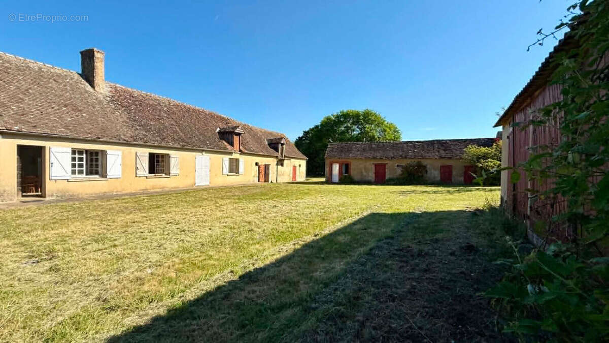 Maison à NUILLE-LE-JALAIS