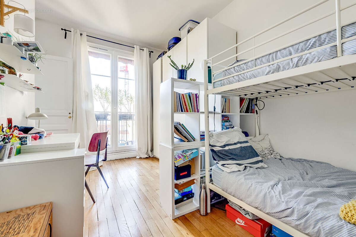 Appartement à PARIS-17E