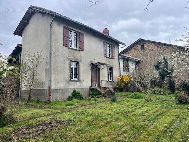 Maison à SAINT-LAURENT-SUR-GORRE