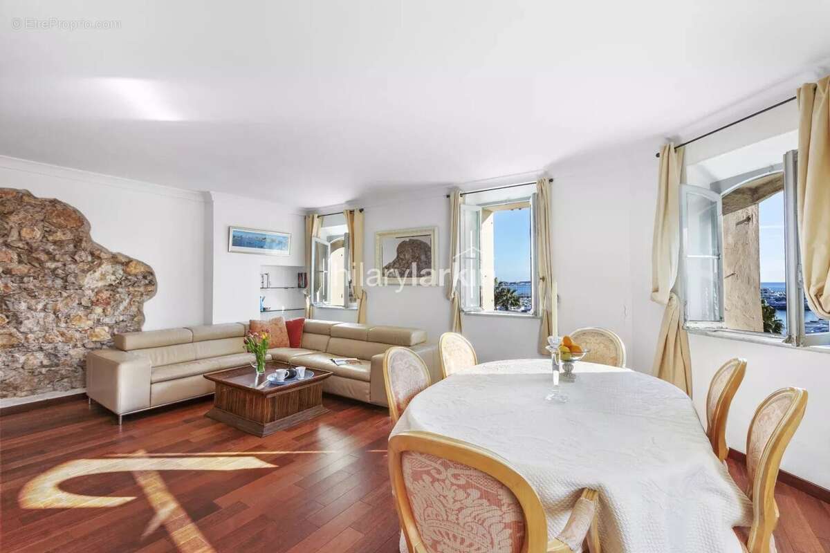 Appartement Dernier Étage avec Vue Panoramique sur le Vieux Port – Cannes - photo 4