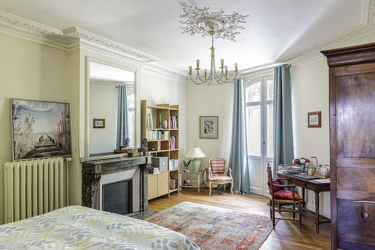 ORLEANS-DUNOIS- Elégante maison bourgeoise de 250m2 avec garage et jardin- - photo 11