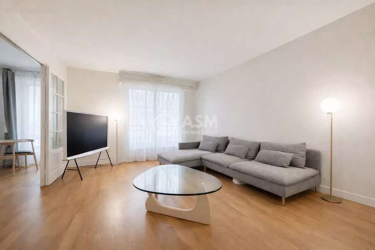 Appartement à COURBEVOIE