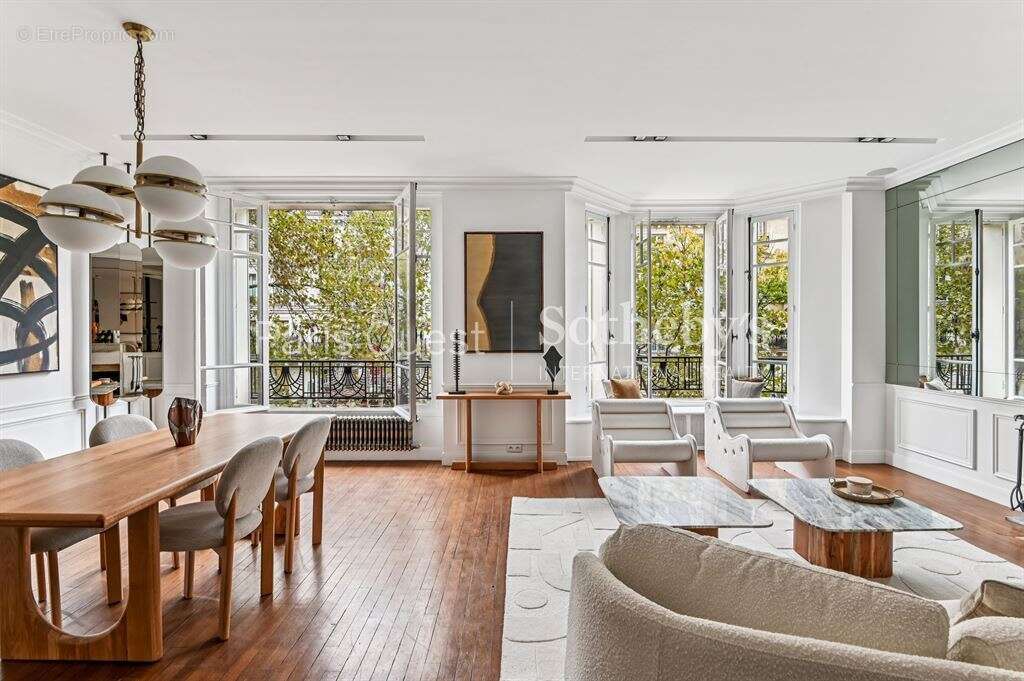 Appartement à PARIS-7E