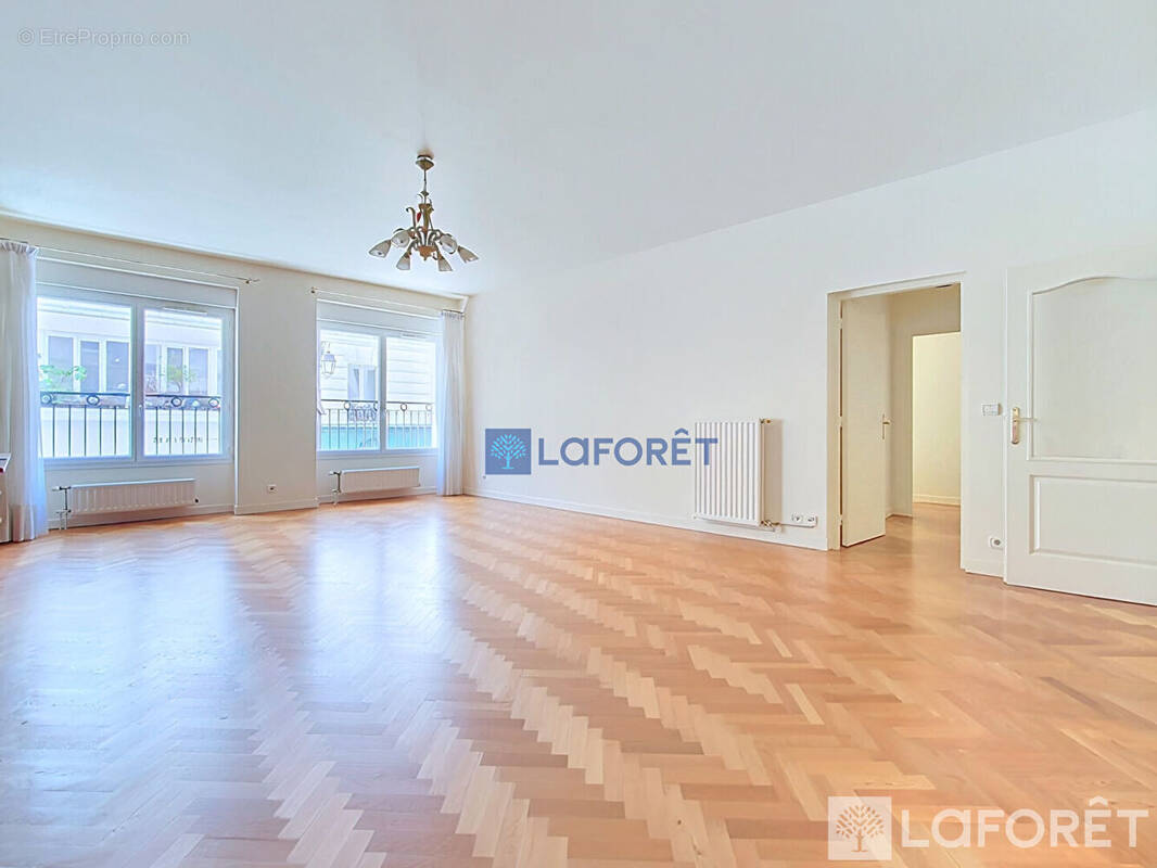 Appartement à PARIS-2E