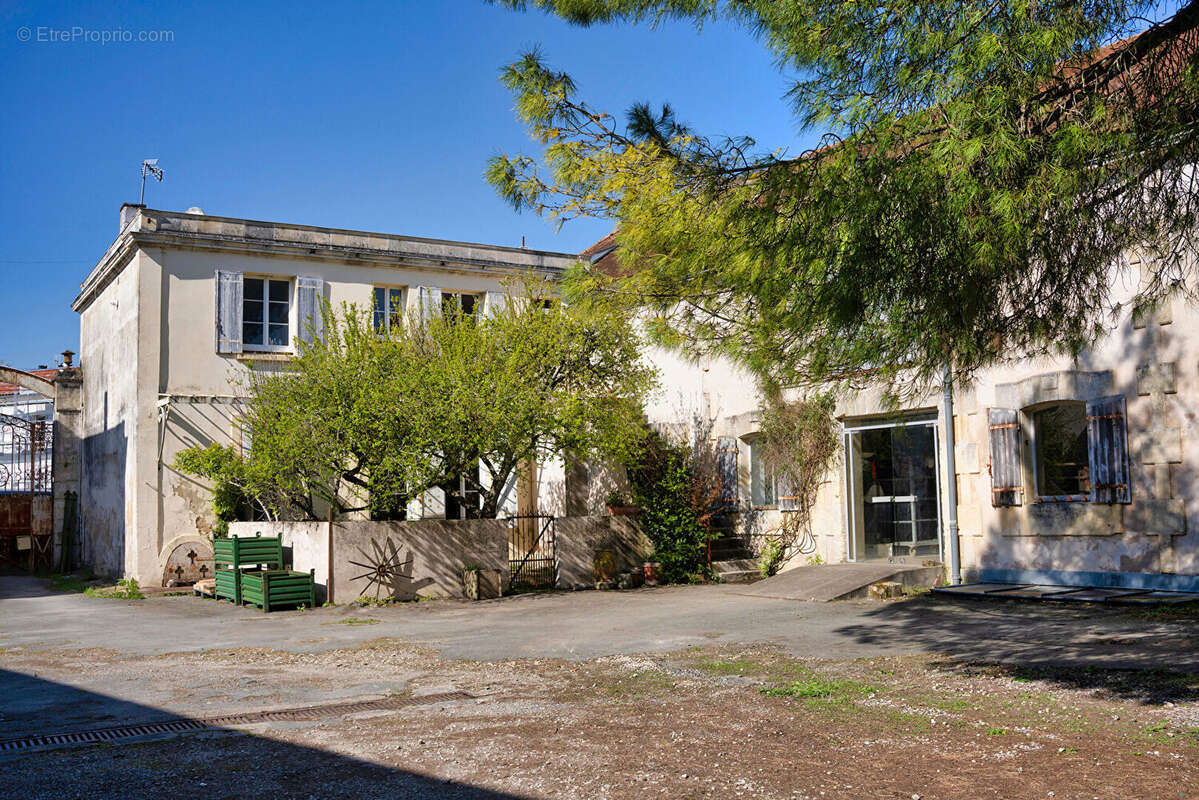Appartement à SAINT-JEAN-D'ANGELY