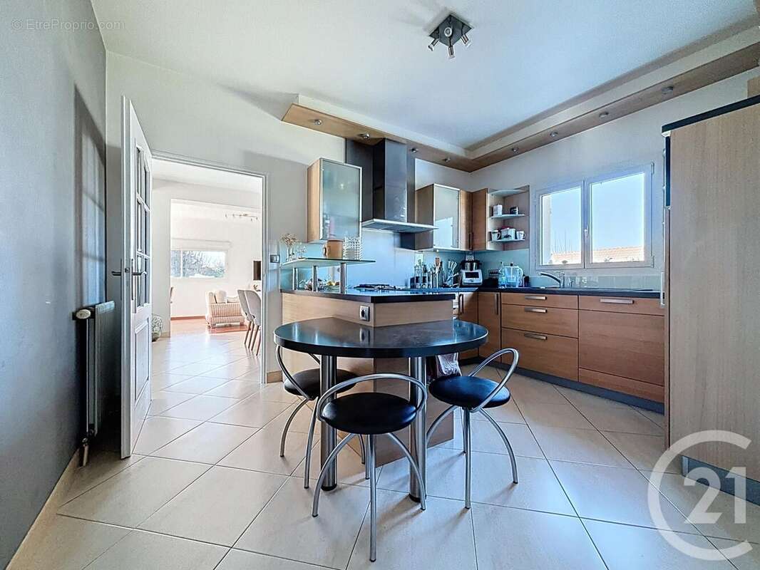 Maison à VAUX-LE-PENIL