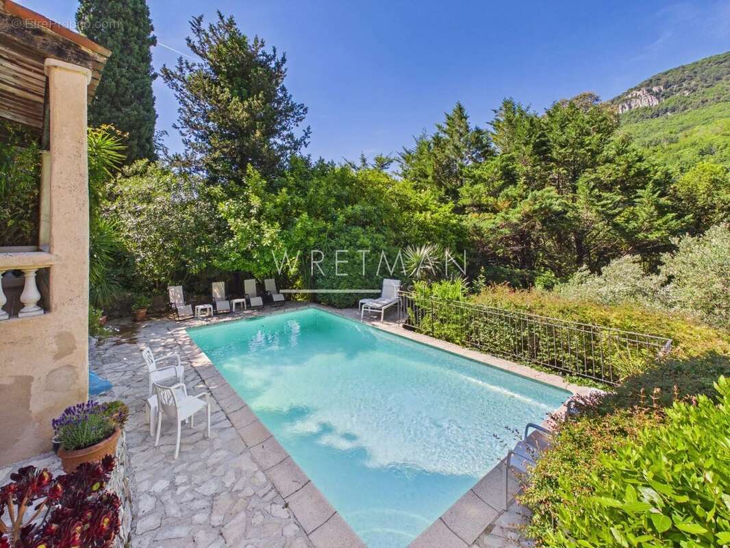 Maison à TOURRETTES-SUR-LOUP