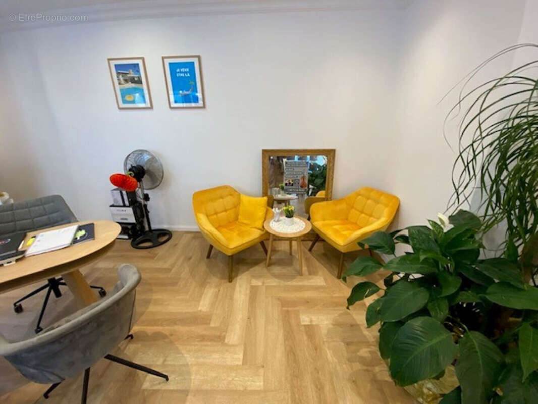 Commerce à VERRIERES-LE-BUISSON