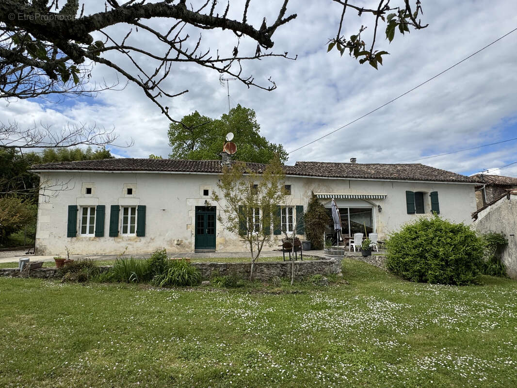 Maison à BAIGNES-SAINTE-RADEGONDE