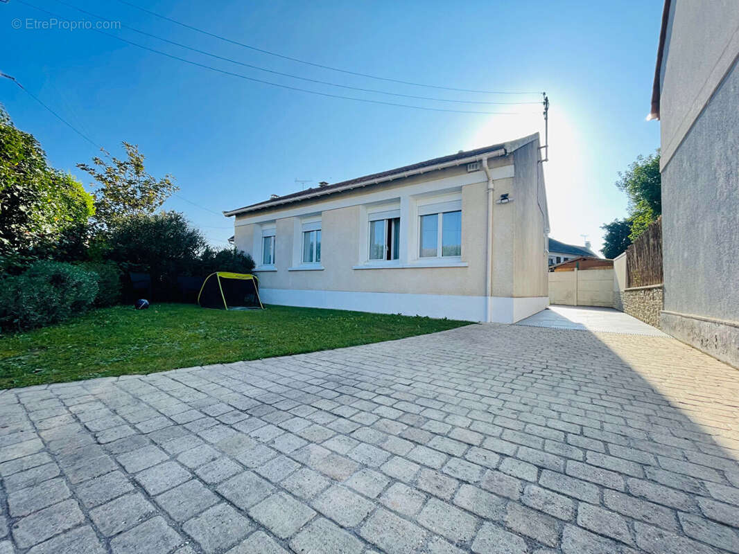 Maison à SARTROUVILLE